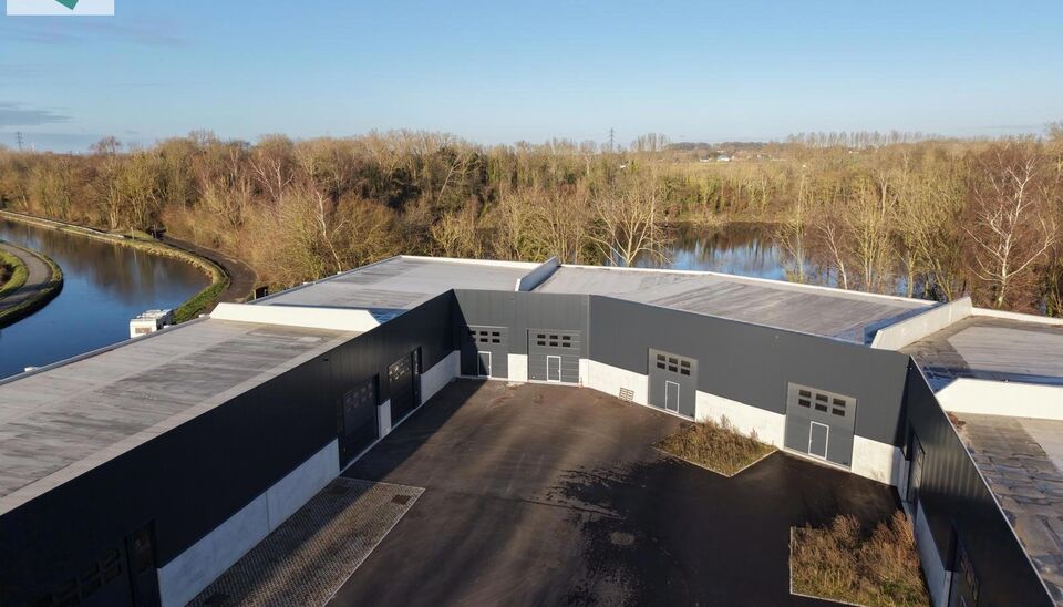 Nouveaux entrep&ocirc;ts &agrave; vendre de 135 m&sup2; &agrave; 263 m&sup2; dans un parc d&rsquo;activit&eacute;s &agrave; Ath

Ces unit&eacute;s PME sont id&eacute;alement situ&eacute;es le long de la Chauss&eacute;e de Mons &agrave; Ath, un emplacement facilement accessible tant pour les entrepreneurs locaux que pour les 