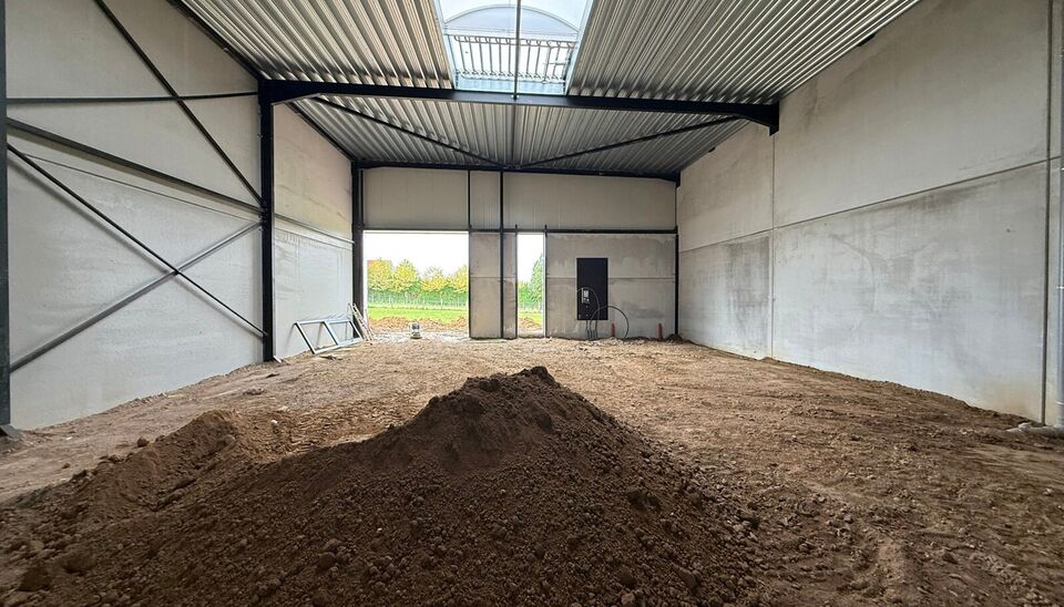 Nieuwbouw magazijn te koop vanaf 186m&sup2; tot 323m&sup2; in bedrijvenpark te Herzele. 
Deze KMO-units zijn strategisch gelegen langs de Hoogstraat in Herzele, een vlot bereikbare locatie voor zowel lokale ondernemers als bedrijven die actief zijn in de ruimere 