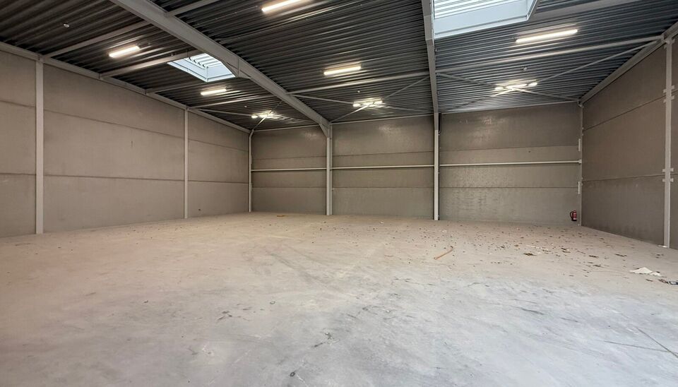 Langs de Pathoekeweg in Brugge verrijst binnenkort het KMO Park PORTIS, dit op de voormalige Philipssite. Met 49 afgewerkte KMO-Units, vari&euml;rend van 210m&sup2; tot 823m&sup2;, verdeeld over nieuwbouw en vernieuwbouw bedrijfsgebouwen, biedt Portis een moderne en 