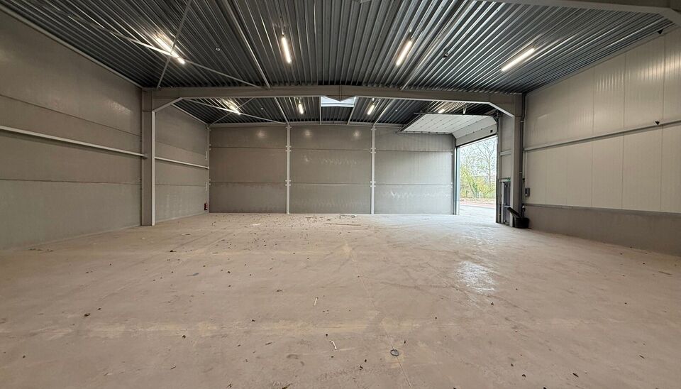 Langs de Pathoekeweg in Brugge verrijst binnenkort het KMO Park PORTIS, dit op de voormalige Philipssite. Met 49 afgewerkte KMO-Units, vari&euml;rend van 210m&sup2; tot 823m&sup2;, verdeeld over nieuwbouw en vernieuwbouw bedrijfsgebouwen, biedt Portis een moderne en 