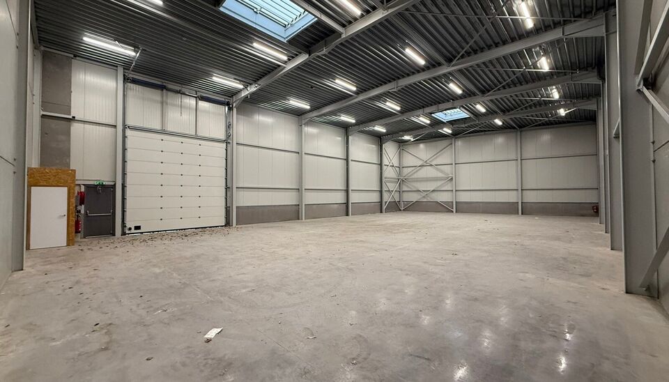 Langs de Pathoekeweg in Brugge verrijst binnenkort het KMO Park PORTIS, dit op de voormalige Philipssite. Met 49 afgewerkte KMO-Units, vari&euml;rend van 210m&sup2; tot 823m&sup2;, verdeeld over nieuwbouw en vernieuwbouw bedrijfsgebouwen, biedt Portis een moderne en 