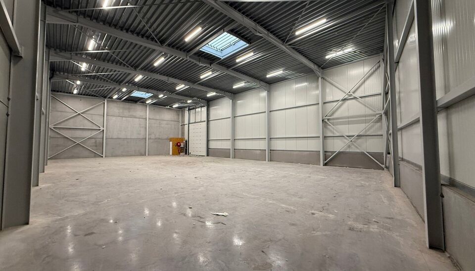 Langs de Pathoekeweg in Brugge verrijst binnenkort het KMO Park PORTIS, dit op de voormalige Philipssite. Met 49 afgewerkte KMO-Units, vari&euml;rend van 210m&sup2; tot 823m&sup2;, verdeeld over nieuwbouw en vernieuwbouw bedrijfsgebouwen, biedt Portis een moderne en 