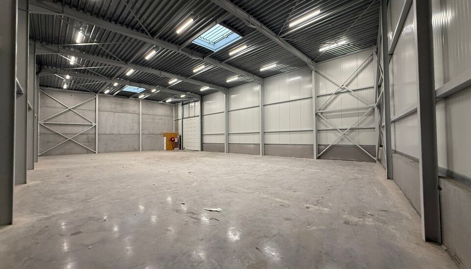 Langs de Pathoekeweg in Brugge verrijst binnenkort het KMO Park PORTIS, dit op de voormalige Philipssite. Met 49 afgewerkte KMO-Units, vari&euml;rend van 210m&sup2; tot 823m&sup2;, verdeeld over nieuwbouw en vernieuwbouw bedrijfsgebouwen, biedt Portis een moderne en 