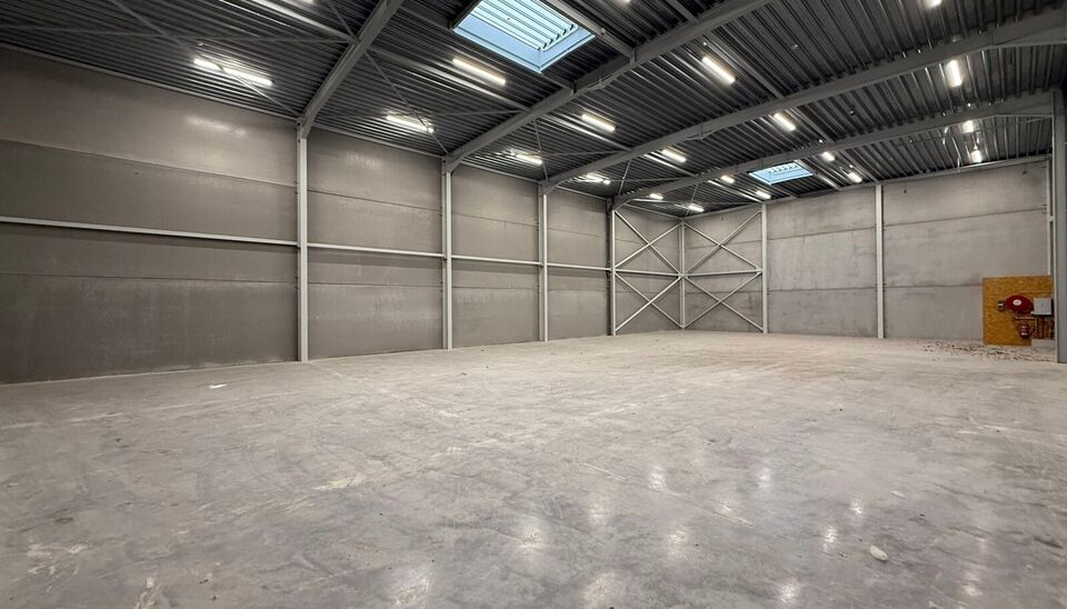 Langs de Pathoekeweg in Brugge verrijst binnenkort het KMO Park PORTIS, dit op de voormalige Philipssite. Met 49 afgewerkte KMO-Units, vari&euml;rend van 210m&sup2; tot 823m&sup2;, verdeeld over nieuwbouw en vernieuwbouw bedrijfsgebouwen, biedt Portis een moderne en 