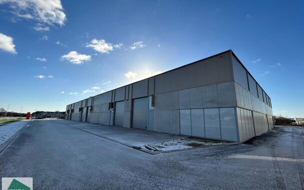 -SUMMERDEAL- 
In het nieuwe bedrijvenpark &ldquo;Thea&rdquo; biedt KUPA IMMO nieuwe magazijnen te huur aan.
De Careelstraat ligt in het zuiden van Tielt, in een zone die vooral gericht is op KMO&rsquo;s, logistiek en ambachtelijke bedrijven. De site bevindt zich op s
