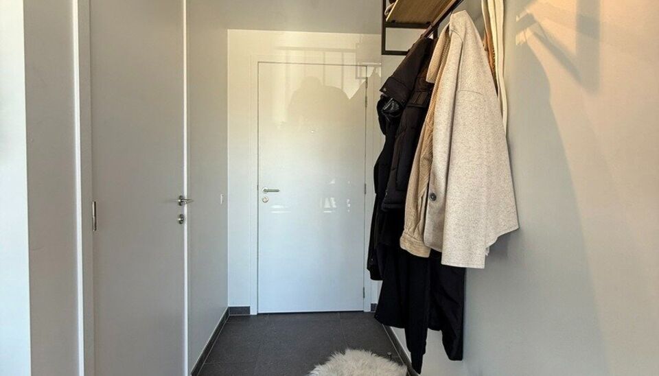 In de recente residentie Leieoevers II bevindt zich dit lichtrijk en modern éénslaapkamer appartement met een adembenemend zicht op de Leie. Het appartement is perfect onderhouden en combineert comfort met een unieke ligging aan het water.
Het apparteme