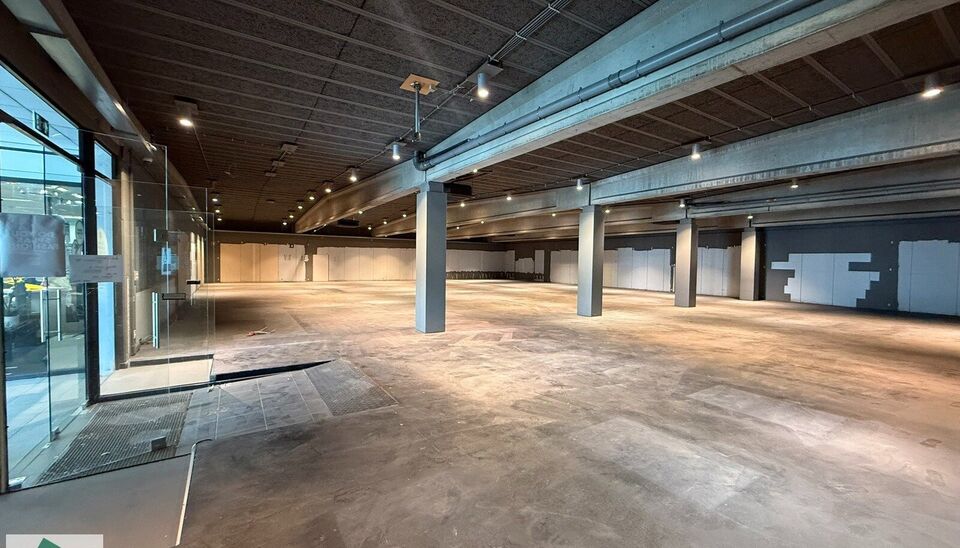 Baanwinkel te huur in Menen