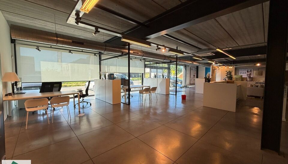 Bent u op zoek naar een ruim en veelzijdig handelspand op een uitstekend bereikbare locatie? Dan is dit commerci&euml;le pand aan de Langestraat 88 te Zottegem een uitstekende opportuniteit.

Met een totale bruikbare oppervlakte van 595 m&sup2; biedt dit pand tal