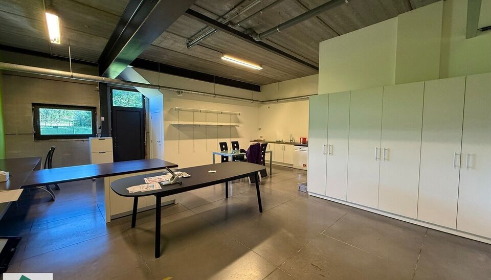 Bent u op zoek naar een ruim en veelzijdig handelspand op een uitstekend bereikbare locatie? Dan is dit commerci&euml;le pand aan de Langestraat 88 te Zottegem een uitstekende opportuniteit.

Met een totale bruikbare oppervlakte van 595 m&sup2; biedt dit pand tal