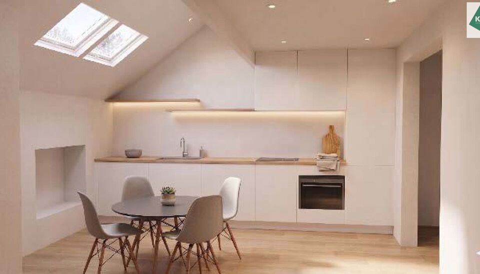 Op een toplocatie in Gent, aan de Koningin Elisabethlaan 108, bevindt zich dit gezellig duplex appartement op de derde verdieping.
Het appartement beschikt over een lichtrijke leefruimte, een ingerichte keuken, &eacute;&eacute;n slaapkamer en een badkamer. Dankzij de