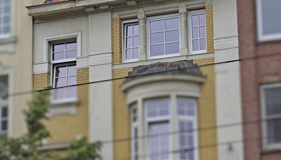 Op een toplocatie in Gent, aan de Koningin Elisabethlaan 108, bevindt zich dit gezellig duplex appartement op de derde verdieping.
Het appartement beschikt over een lichtrijke leefruimte, een ingerichte keuken, &eacute;&eacute;n slaapkamer en een badkamer. Dankzij de