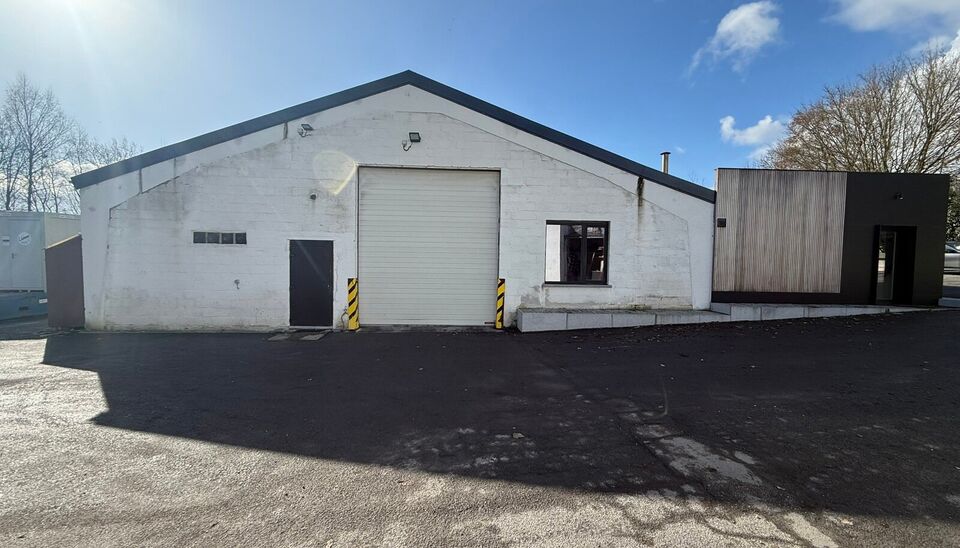 Immeuble polyvalent &agrave; vendre &agrave; Zottegem