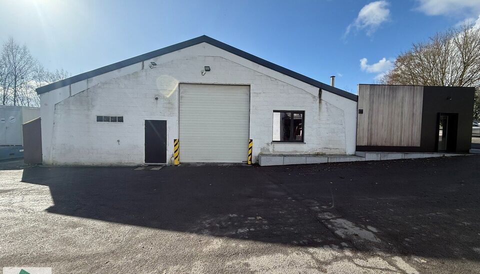 Immeuble polyvalent &agrave; vendre &agrave; Zottegem