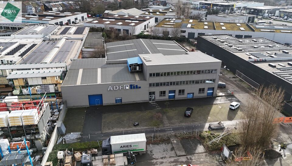 Op een strategische en uitstekend bereikbare ligging in de Pantserschipstraat te Gent wordt een nieuw bedrijvenpark ontwikkeld, bestaande uit 4 ruime en kwalitatieve magazijnunits, bestaande uit: 
- 910 m&sup2; tot 1007 m&sup2; + mezzanine van 288 m&sup2;
- 1088 m&sup2; 