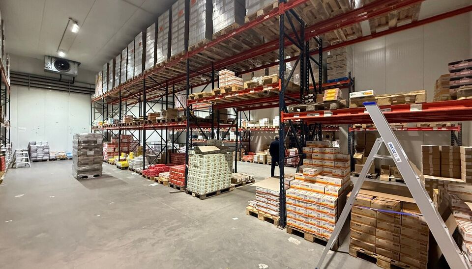Aan de Groendreef 1 te Aalter bevindt zich dit ruime en veelzijdige bedrijfsgebouw met een totale oppervlakte van ca. 1.975 m&sup2;.

Het gebouw bestaat uit verschillende magazijn- en opslagruimtes, aangevuld met kantoorruimte, een laadkade en verschillende k
