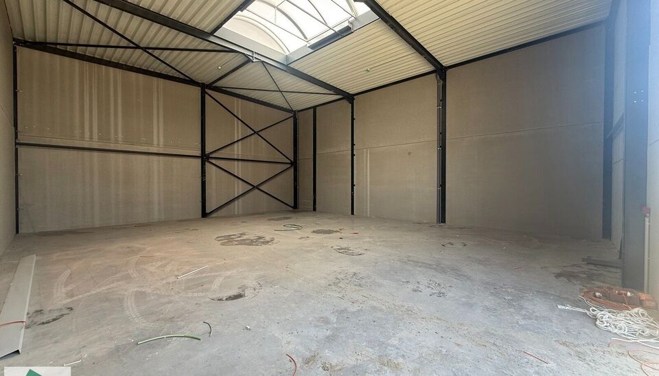 Bent u op zoek naar een strategisch gelegen en kwalitatieve bedrijfsruimte voor uw onderneming? Deze nieuwbouw KMO-unit in het moderne bedrijvenpark Apollo te Anzegem combineert bereikbaarheid, functionaliteit en een professionele uitstraling.

De unit he