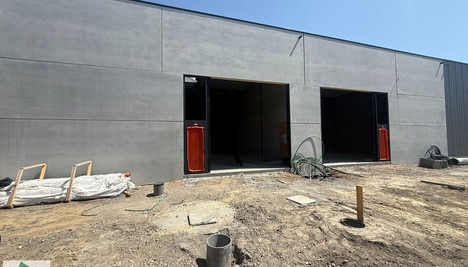 Bent u op zoek naar een strategisch gelegen en kwalitatieve bedrijfsruimte voor uw onderneming? Deze nieuwbouw KMO-unit in het moderne bedrijvenpark Apollo te Anzegem combineert bereikbaarheid, functionaliteit en een professionele uitstraling.

De unit he
