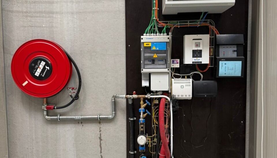 260m&sup2; magazijn met 2 parkeerplaatsen te huur te Wondelgem op de Cassandra Site. 
Deze KMO-loods is strategisch gelegen aan de rand van Gent, vlot bereikbare via de R4 en makkelijke bereikbaar met vrachtwagen. 
De loods heeft een vrije hoogte van 8,2 mete