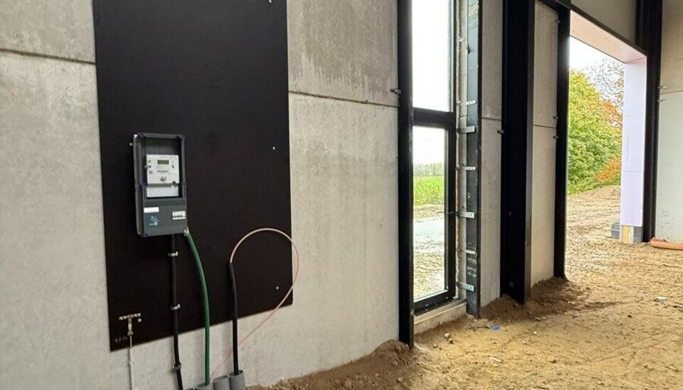 229m&sup2; casco magazijn met parking te huur in nieuw bedrijvenpark te Herzele. 
Deze KMO-loods is strategisch gelegen langs de Hoogstraat in Herzele, een vlot bereikbare locatie voor zowel lokale ondernemers als bedrijven die actief zijn in de ruimere regio