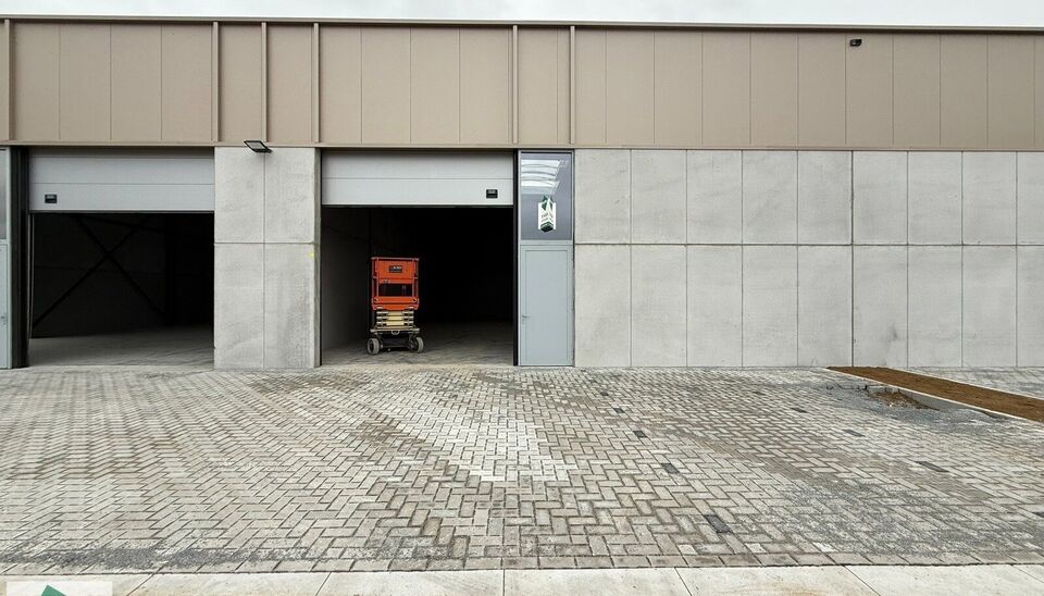 In het nieuwe bedrijvenpark “Thea” biedt KUPA IMMO nieuwe magazijnen te huur aan.
De Careelstraat ligt in het zuiden van Tielt, in een zone die vooral gericht is op KMO’s, logistiek en ambachtelijke bedrijven. De site bevindt zich op slechts 2 à 3 