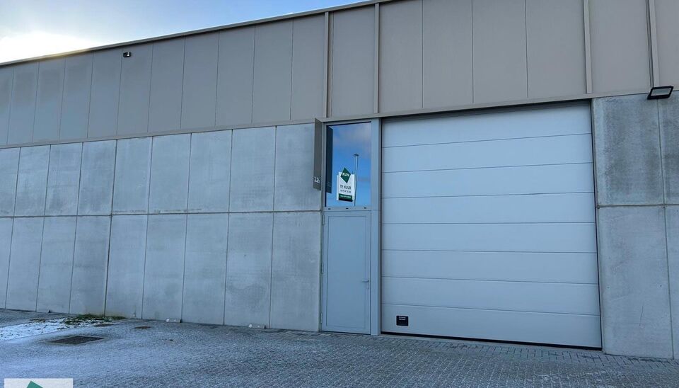 -SUMMERDEAL- 
In het nieuwe bedrijvenpark &ldquo;Thea&rdquo; biedt KUPA IMMO nieuwe magazijnen te huur aan.
De Careelstraat ligt in het zuiden van Tielt, in een zone die vooral gericht is op KMO&rsquo;s, logistiek en ambachtelijke bedrijven. De site bevindt zich op s