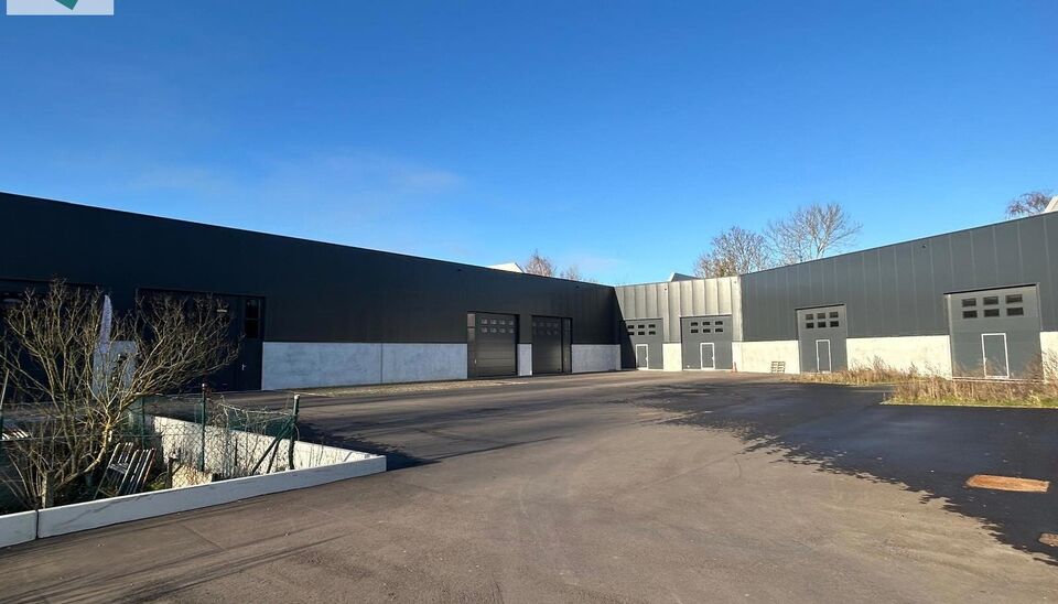 Nieuwbouw magazijn te koop van 144m&sup2; in bedrijvenpark "Denderparc" te Ath.
Deze KMO-units zijn strategisch gelegen langs de Chauss&eacute;e de Mons in Ath, een vlot bereikbare locatie voor zowel lokale ondernemers als bedrijven die actief zijn in de ruimere re
