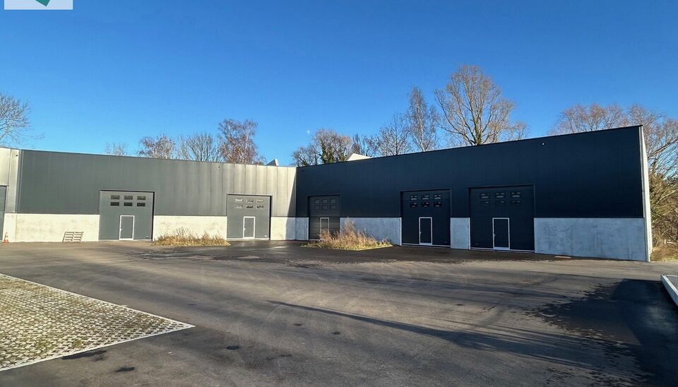 Nieuwbouw magazijn te koop van 263m&sup2; in bedrijvenpark "Denderparc" te Ath.
Deze KMO-units zijn strategisch gelegen langs de Chauss&eacute;e de Mons in Ath, een vlot bereikbare locatie voor zowel lokale ondernemers als bedrijven die actief zijn in de ruimere re