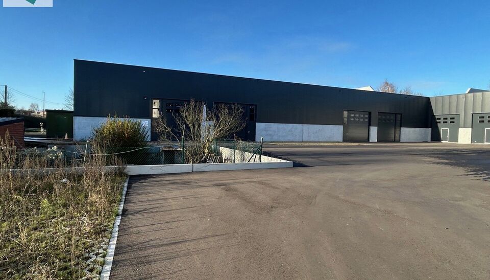 Nieuwbouw magazijn te koop van 263m&sup2; in bedrijvenpark "Denderparc" te Ath.
Deze KMO-units zijn strategisch gelegen langs de Chauss&eacute;e de Mons in Ath, een vlot bereikbare locatie voor zowel lokale ondernemers als bedrijven die actief zijn in de ruimere re