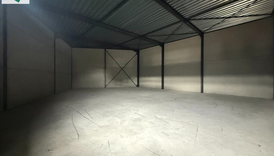 Nieuwbouw magazijn te koop van 256m&sup2; in bedrijvenpark "Denderparc" te Ath.
Deze KMO-units zijn strategisch gelegen langs de Chauss&eacute;e de Mons in Ath, een vlot bereikbare locatie voor zowel lokale ondernemers als bedrijven die actief zijn in de ruimere re