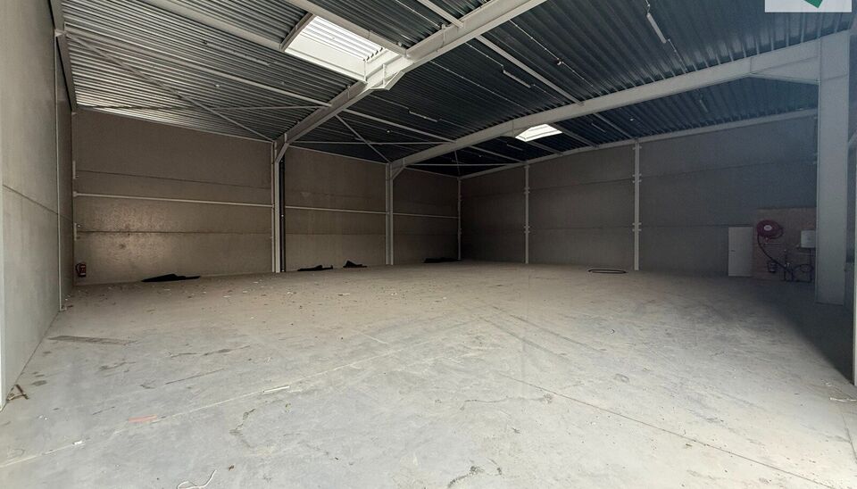 Langs de Pathoekeweg in Brugge verrijst binnenkort het KMO Park PORTIS, dit op de voormalige Philipssite. Met 49 afgewerkte KMO-Units, variërend van 210m² tot 823m², verdeeld over nieuwbouw en vernieuwbouw bedrijfsgebouwen, biedt Portis een moderne en 