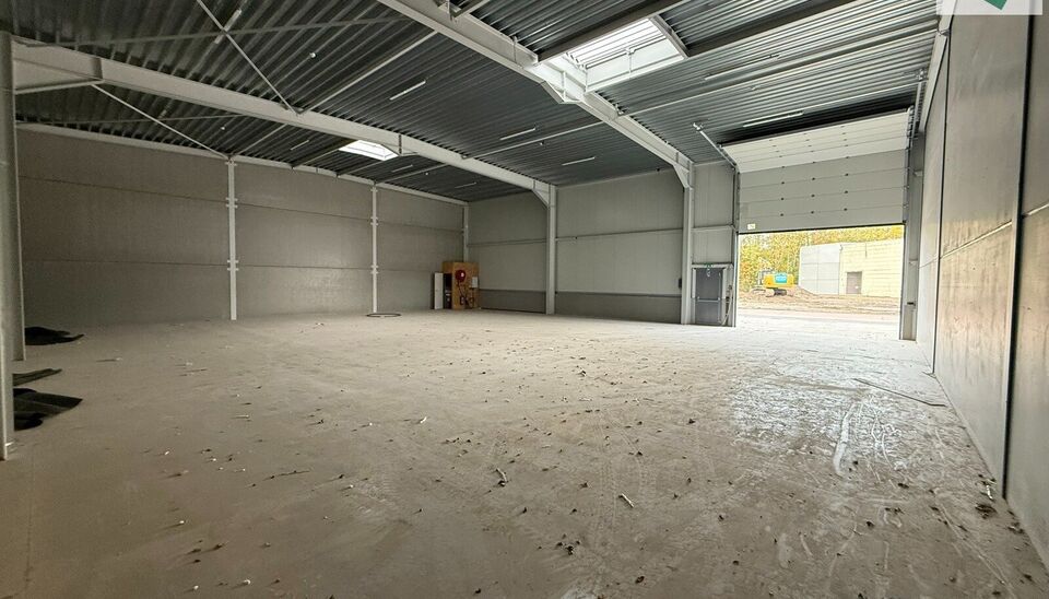 Langs de Pathoekeweg in Brugge verrijst binnenkort het KMO Park PORTIS, dit op de voormalige Philipssite. Met 49 afgewerkte KMO-Units, variërend van 210m² tot 823m², verdeeld over nieuwbouw en vernieuwbouw bedrijfsgebouwen, biedt Portis een moderne en 