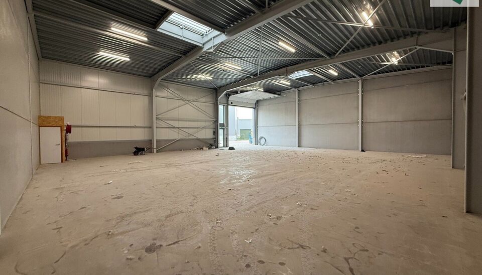 Langs de Pathoekeweg in Brugge verrijst binnenkort het KMO Park PORTIS, dit op de voormalige Philipssite. Met 49 afgewerkte KMO-Units, vari&euml;rend van 210m&sup2; tot 823m&sup2;, verdeeld over nieuwbouw en vernieuwbouw bedrijfsgebouwen, biedt Portis een moderne en 