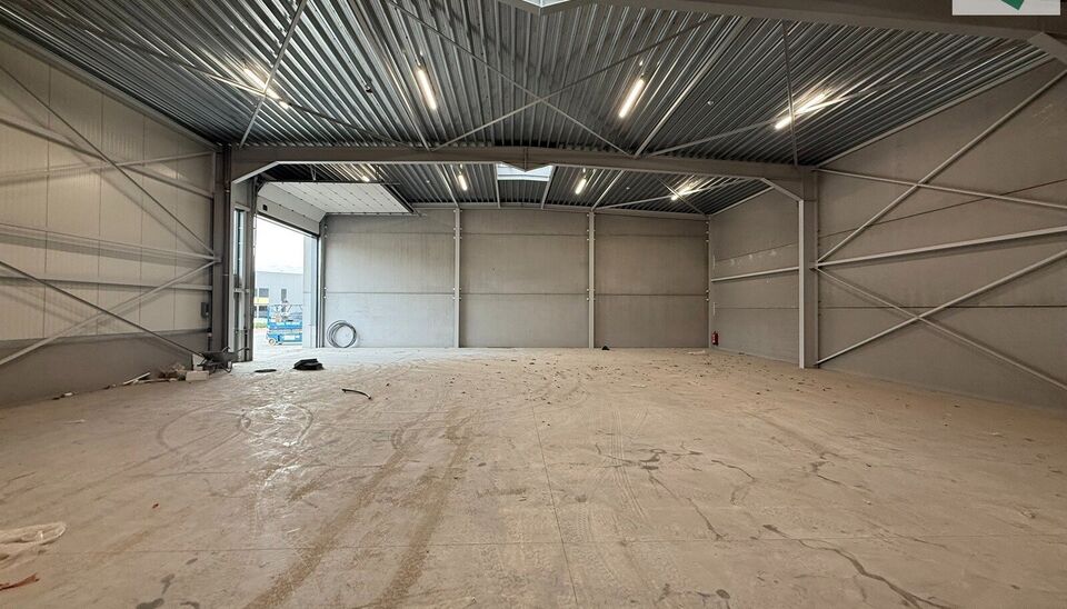 Langs de Pathoekeweg in Brugge verrijst binnenkort het KMO Park PORTIS, dit op de voormalige Philipssite. Met 49 afgewerkte KMO-Units, vari&euml;rend van 210m&sup2; tot 823m&sup2;, verdeeld over nieuwbouw en vernieuwbouw bedrijfsgebouwen, biedt Portis een moderne en 