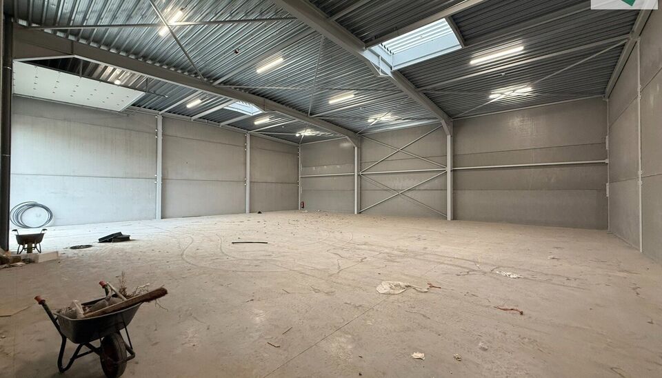 Langs de Pathoekeweg in Brugge verrijst binnenkort het KMO Park PORTIS, dit op de voormalige Philipssite. Met 49 afgewerkte KMO-Units, vari&euml;rend van 210m&sup2; tot 823m&sup2;, verdeeld over nieuwbouw en vernieuwbouw bedrijfsgebouwen, biedt Portis een moderne en 