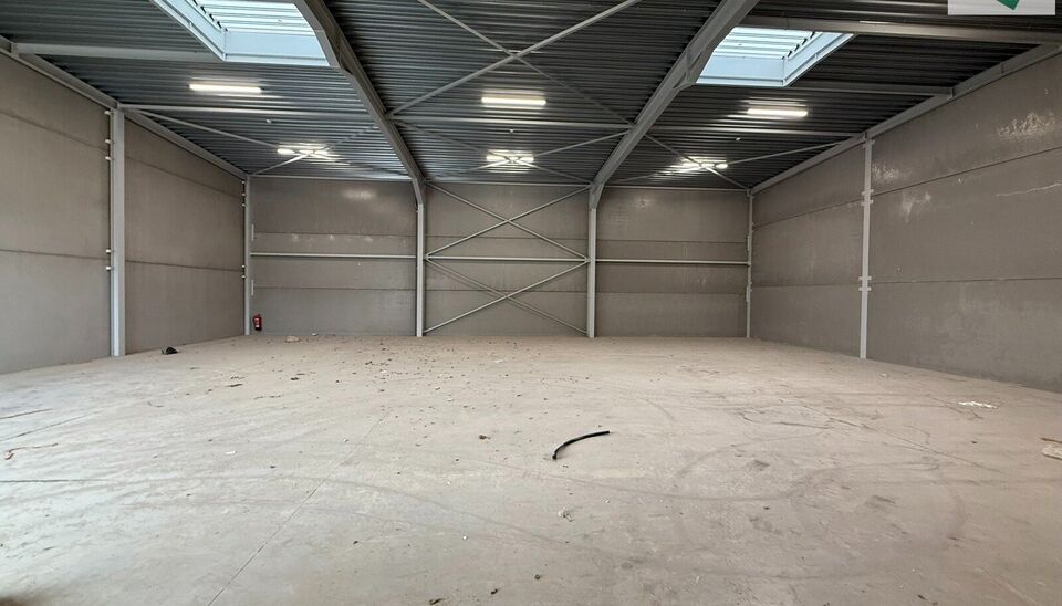 Langs de Pathoekeweg in Brugge verrijst binnenkort het KMO Park PORTIS, dit op de voormalige Philipssite. Met 49 afgewerkte KMO-Units, vari&euml;rend van 210m&sup2; tot 823m&sup2;, verdeeld over nieuwbouw en vernieuwbouw bedrijfsgebouwen, biedt Portis een moderne en 