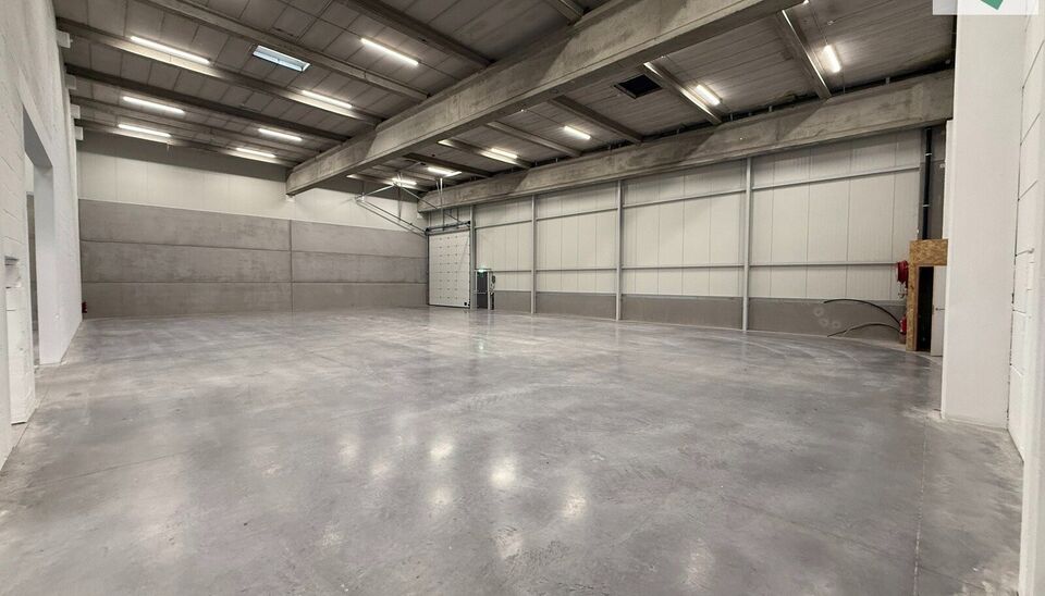 Langs de Pathoekeweg in Brugge verrijst binnenkort het KMO Park PORTIS, dit op de voormalige Philipssite. Met 49 afgewerkte KMO-Units, variërend van 210m² tot 823m², verdeeld over nieuwbouw en vernieuwbouw bedrijfsgebouwen, biedt Portis een moderne en 