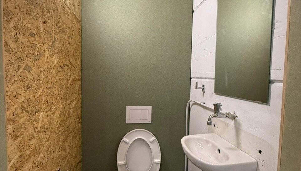 Langs de Pathoekeweg in Brugge verrijst binnenkort het KMO Park PORTIS, dit op de voormalige Philipssite. Met 49 afgewerkte KMO-Units, variërend van 210m² tot 823m², verdeeld over nieuwbouw en vernieuwbouw bedrijfsgebouwen, biedt Portis een moderne en 