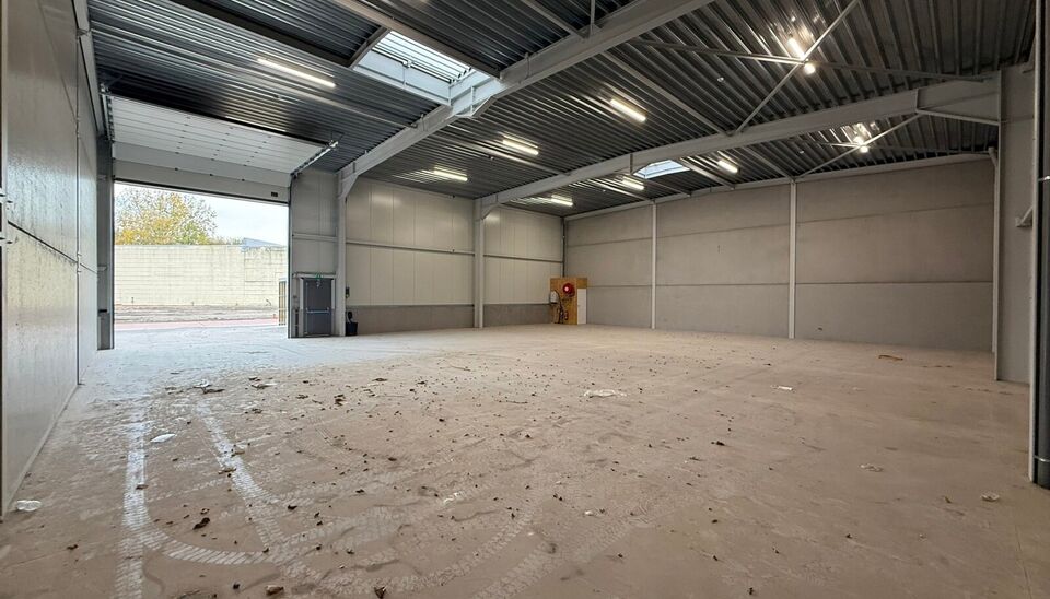 Langs de Pathoekeweg in Brugge verrijst binnenkort het KMO Park PORTIS, dit op de voormalige Philipssite. Met 49 afgewerkte KMO-Units, vari&euml;rend van 210m&sup2; tot 823m&sup2;, verdeeld over nieuwbouw en vernieuwbouw bedrijfsgebouwen, biedt Portis een moderne en 