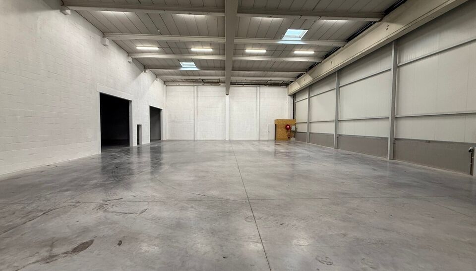 Langs de Pathoekeweg in Brugge verrijst binnenkort het KMO Park PORTIS, dit op de voormalige Philipssite. Met 49 afgewerkte KMO-Units, vari&euml;rend van 210m&sup2; tot 823m&sup2;, verdeeld over nieuwbouw en vernieuwbouw bedrijfsgebouwen, biedt Portis een moderne en 