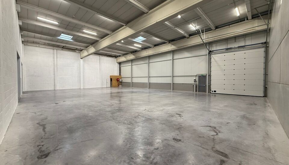 Langs de Pathoekeweg in Brugge verrijst binnenkort het KMO Park PORTIS, dit op de voormalige Philipssite. Met 49 afgewerkte KMO-Units, vari&euml;rend van 210m&sup2; tot 823m&sup2;, verdeeld over nieuwbouw en vernieuwbouw bedrijfsgebouwen, biedt Portis een moderne en 