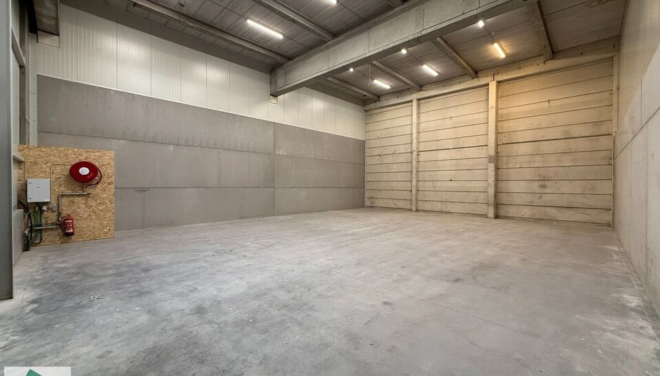 Langs de Pathoekeweg in Brugge verrijst binnenkort het KMO Park PORTIS, dit op de voormalige Philipssite. Met 49 afgewerkte KMO-Units, vari&euml;rend van 199m&sup2; tot 1183m&sup2;, verdeeld over nieuwbouw en vernieuwbouw bedrijfsgebouwen, biedt Portis een moderne en