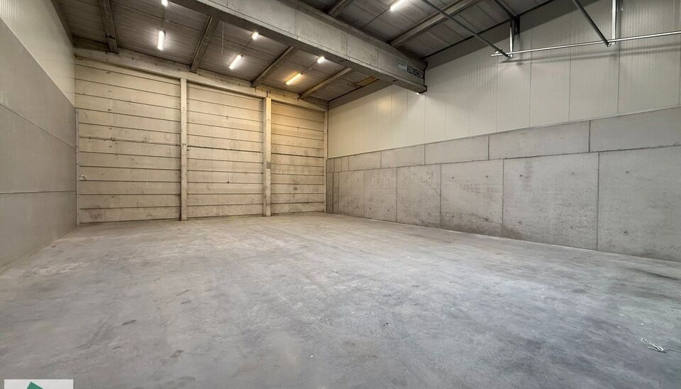 Langs de Pathoekeweg in Brugge verrijst binnenkort het KMO Park PORTIS, dit op de voormalige Philipssite. Met 49 afgewerkte KMO-Units, vari&euml;rend van 199m&sup2; tot 1183m&sup2;, verdeeld over nieuwbouw en vernieuwbouw bedrijfsgebouwen, biedt Portis een moderne en