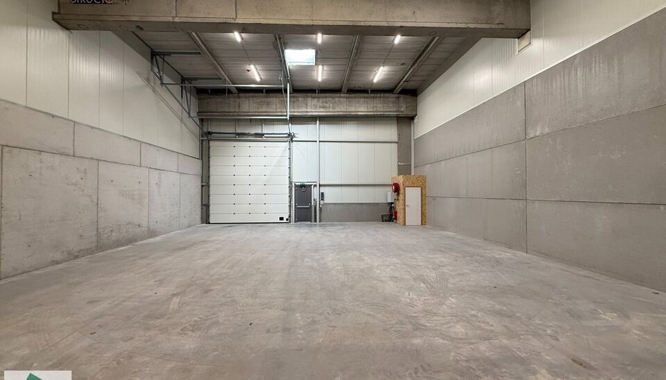 Langs de Pathoekeweg in Brugge verrijst binnenkort het KMO Park PORTIS, dit op de voormalige Philipssite. Met 49 afgewerkte KMO-Units, vari&euml;rend van 199m&sup2; tot 1183m&sup2;, verdeeld over nieuwbouw en vernieuwbouw bedrijfsgebouwen, biedt Portis een moderne en