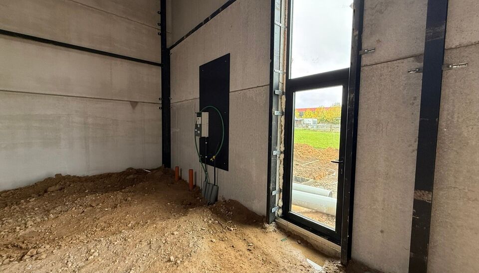 Nieuwbouw magazijn te koop vanaf 186m&sup2; tot 323m&sup2; in bedrijvenpark te Herzele. 
Deze KMO-unit is strategisch gelegen langs de Hoogstraat in Herzele, een vlot bereikbare locatie voor zowel lokale ondernemers als bedrijven die actief zijn in de ruimere reg