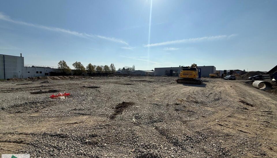 Deze kwalitatieve KMO-unit maakt deel uit van het nieuwe Bedrijvenpark Rollare &ndash; Blok A, gelegen aan de Diksmuidsesteenweg 384 te Roeselare. De site bevindt zich op de voormalige Crea-site, recht tegenover de REO-Veiling, en geniet van een uitstekende b