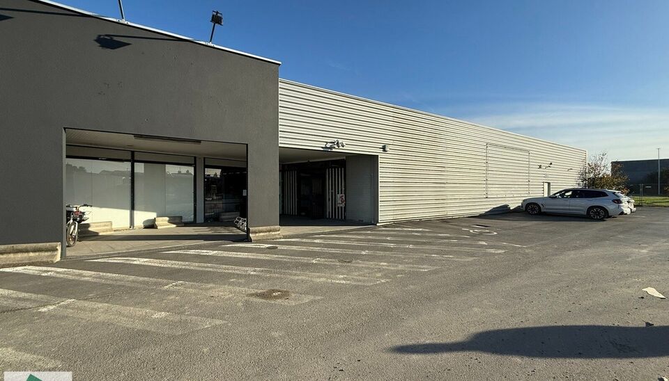 Magasin de peripherie à louer à Menen