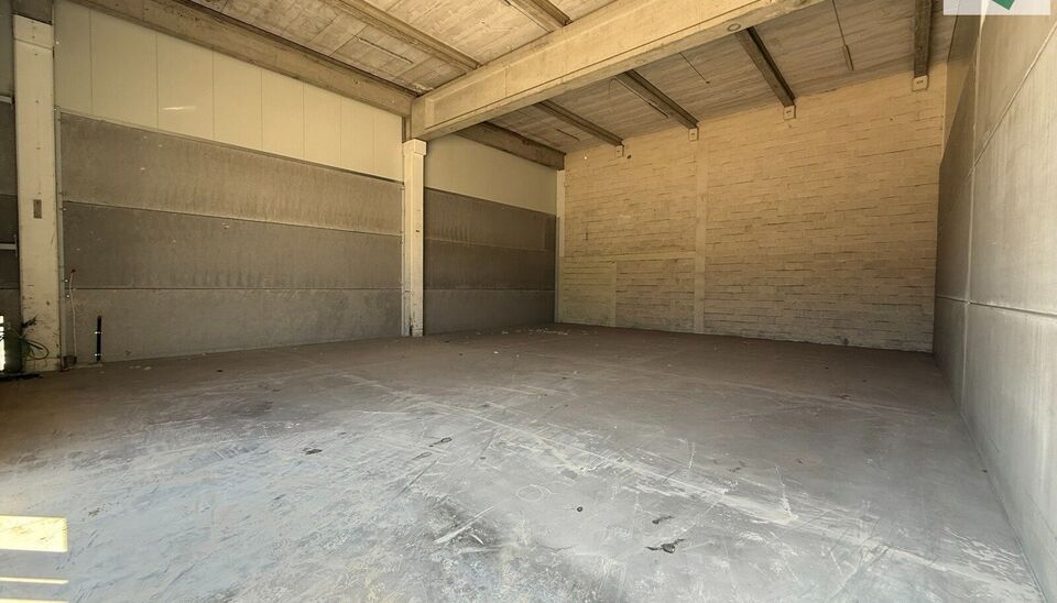 Langs de Pathoekeweg in Brugge verrijst binnenkort het KMO Park PORTIS, dit op de voormalige Philipssite. Met 49 afgewerkte KMO-Units, variërend van 199m² tot 1183m², verdeeld over nieuwbouw en vernieuwbouw bedrijfsgebouwen, biedt Portis een moderne en