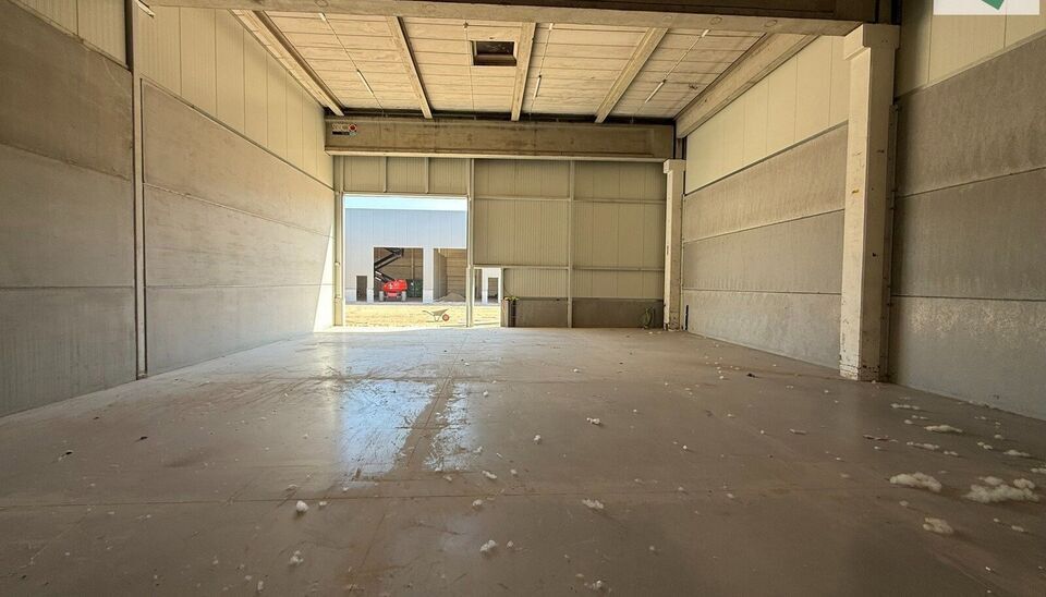 Langs de Pathoekeweg in Brugge verrijst binnenkort het KMO Park PORTIS, dit op de voormalige Philipssite. Met 49 afgewerkte KMO-Units, variërend van 199m² tot 1183m², verdeeld over nieuwbouw en vernieuwbouw bedrijfsgebouwen, biedt Portis een moderne en