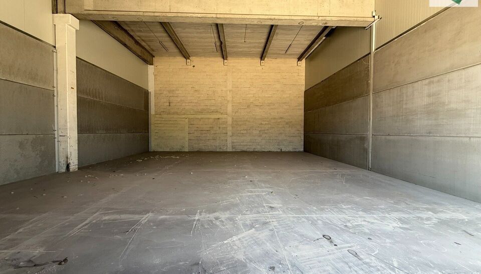 Langs de Pathoekeweg in Brugge verrijst binnenkort het KMO Park PORTIS, dit op de voormalige Philipssite. Met 49 afgewerkte KMO-Units, variërend van 199m² tot 1183m², verdeeld over nieuwbouw en vernieuwbouw bedrijfsgebouwen, biedt Portis een moderne en