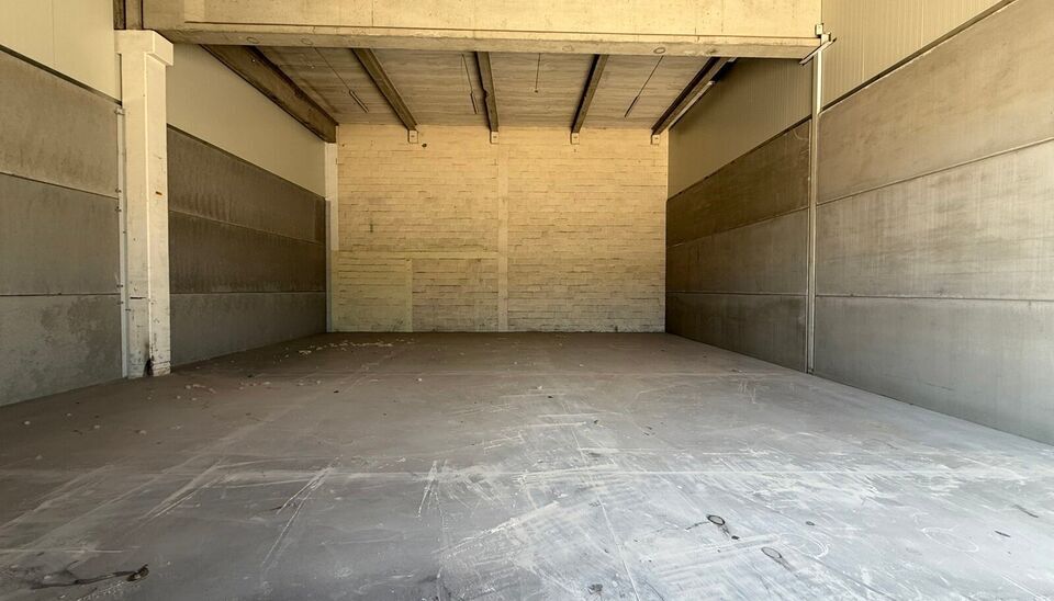 Langs de Pathoekeweg in Brugge verrijst binnenkort het KMO Park PORTIS, dit op de voormalige Philipssite. Met 49 afgewerkte KMO-Units, variërend van 199m² tot 1183m², verdeeld over nieuwbouw en vernieuwbouw bedrijfsgebouwen, biedt Portis een moderne en